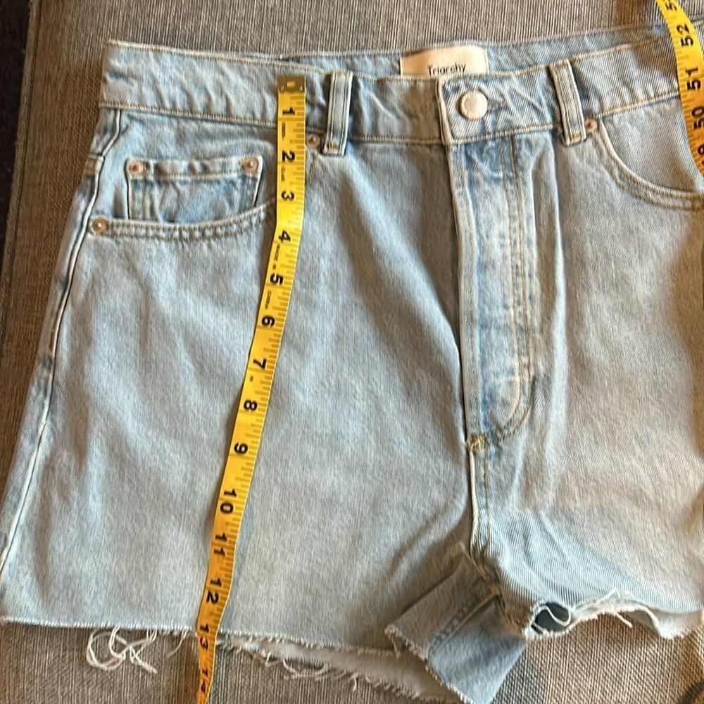TRIARCHY High Rise Cut-off Short Color Spring Indigo
Size 30 - Picture 12 of 13